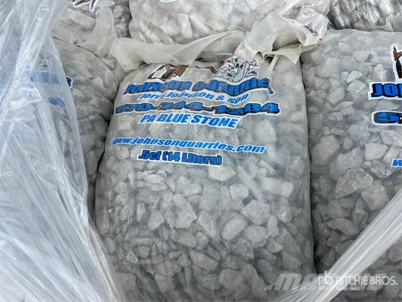 Quantity of (14) Pallets of Irregular Patio Stone Lauksaimniecība- Citi