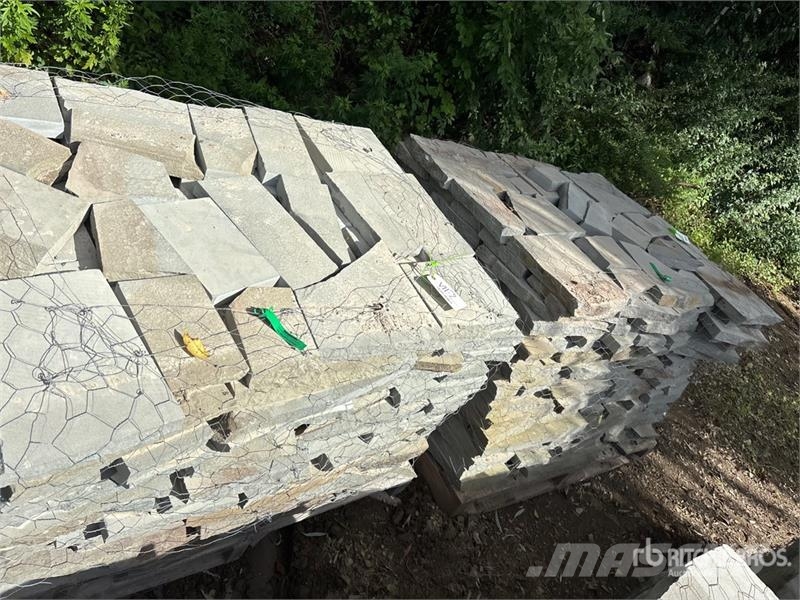 Quantity of (14) Pallets of Irregular Patio Stone Lauksaimniecība- Citi