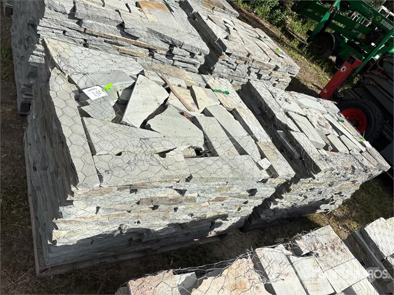 Quantity of (14) Pallets of Irregular Patio Stone Lauksaimniecība- Citi