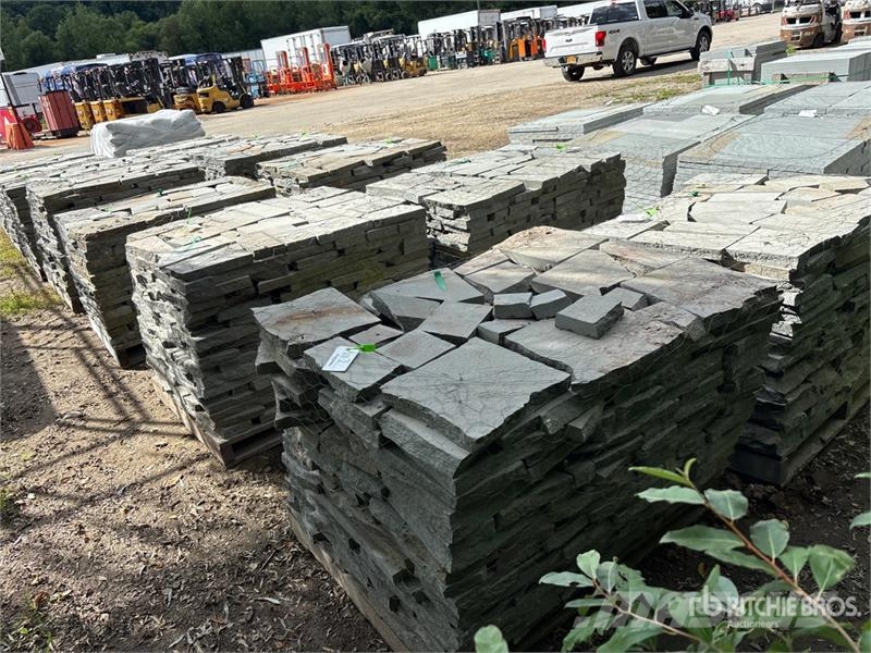 Quantity of (14) Pallets of Irregular Patio Stone Lauksaimniecība- Citi