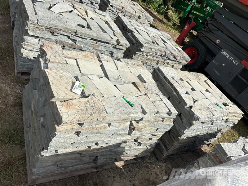 Quantity of (14) Pallets of Irregular Patio Stone Lauksaimniecība- Citi