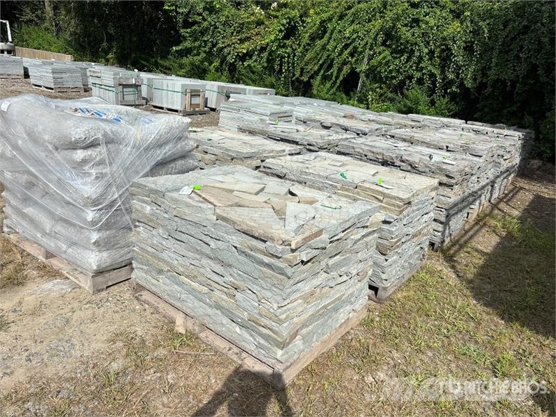 Quantity of (14) Pallets of Irregular Patio Stone Lauksaimniecība- Citi