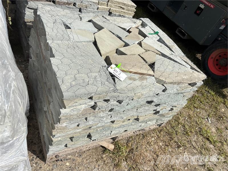 Quantity of (14) Pallets of Irregular Patio Stone Lauksaimniecība- Citi
