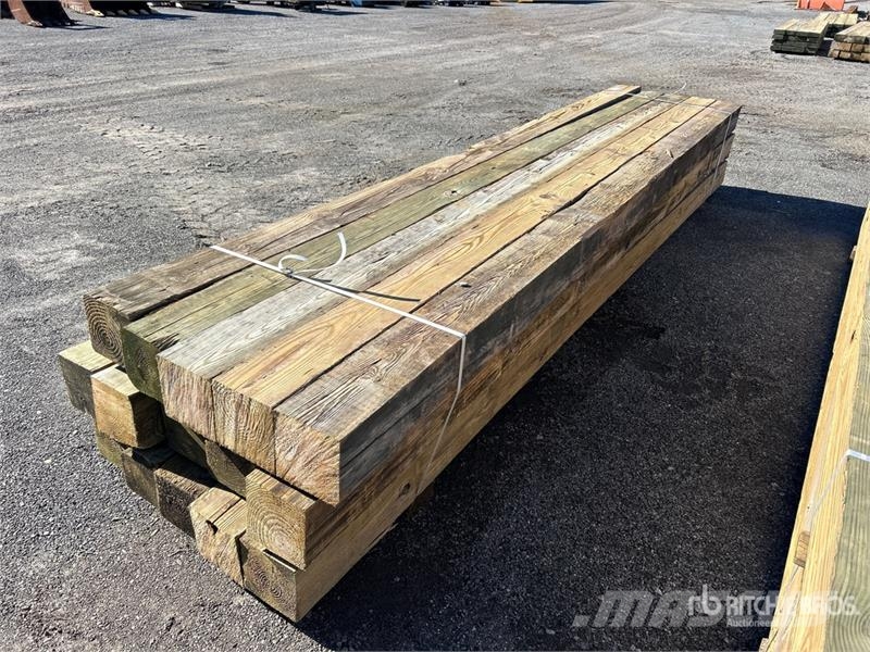 Quantity of (15) 8 in x 8 in x 16 ft Lumber Outros componentes