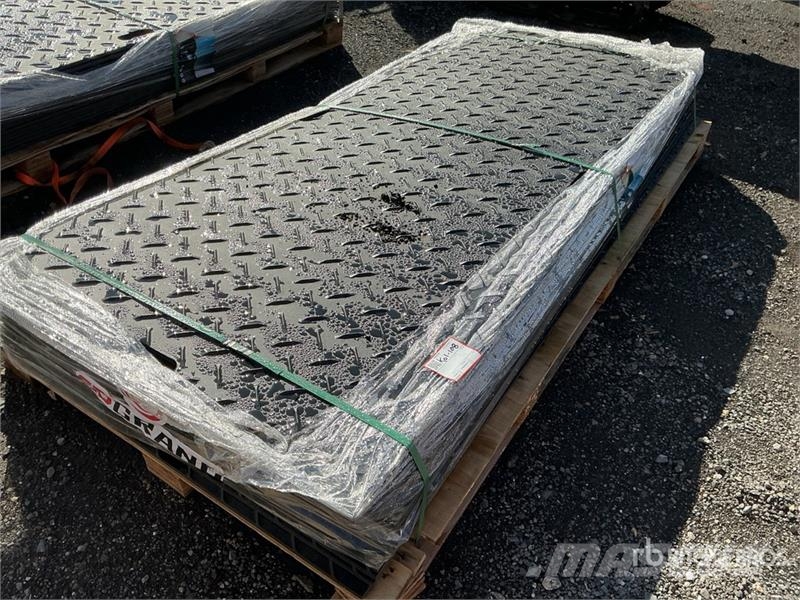 Quantity of (15) FPM Ground Protection Mats (Unus Rezervni delovi i oprema za bušenje