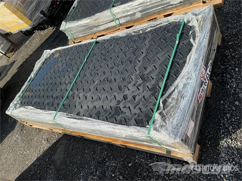  Quantity of (15)  FPM Ground Protection Mats (Unus Rezervni delovi i oprema za bušenje