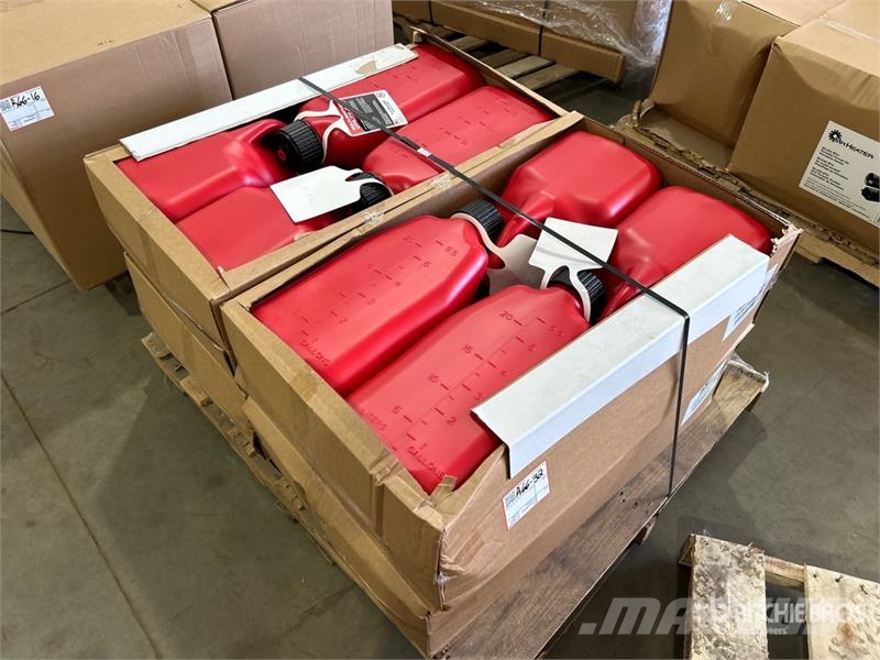 Quantity of (16) 5 gal Liquid Utility Jug Outros componentes