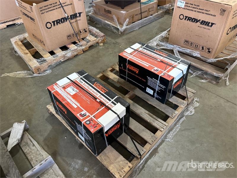 Quantity of (2) 22 Ton Service Jack 其他
