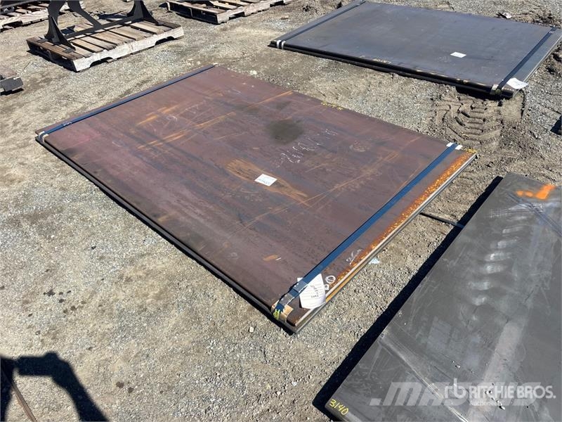 Quantity of (2) Kit Containers 61 ft x 92 ft 3/4 Outros componentes