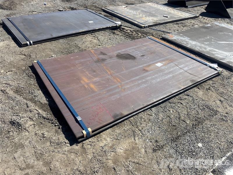 Quantity of (2) Kit Containers 61 ft x 92 ft 3/4 Outros componentes