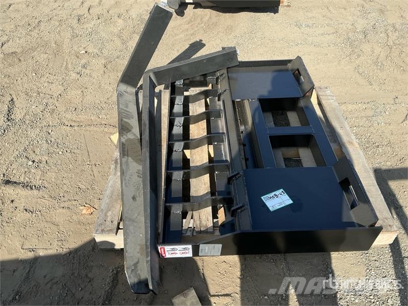  Quantity of (2)  LYALS ALSF48 Skid Steer Forks (Un Fourche
