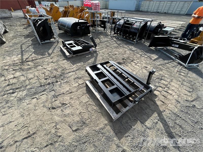  Quantity of (2)  LYALS ALSF48 Skid Steer Forks (Un Fourche