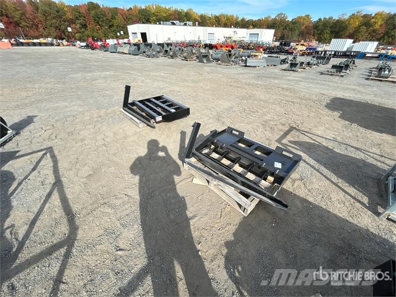  Quantity of (2)  LYALS ALSF48 Skid Steer Forks (Un Fourche