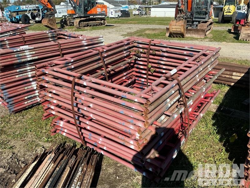 Quantity of (2) Pallets of (50) Braces and (25) Pa Equipamento de andaimes