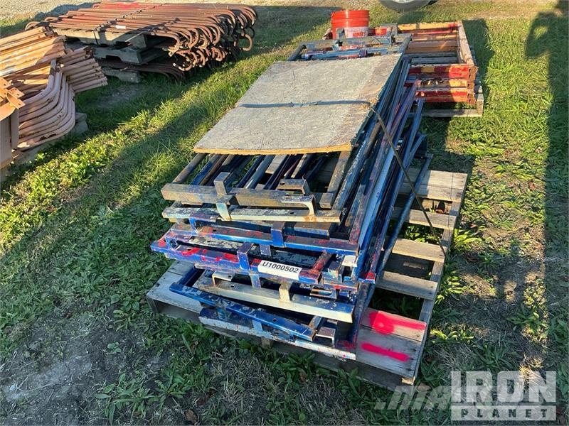 Quantity of (2) Pallets of End Gates for Scaffoldi Gradbeni odri