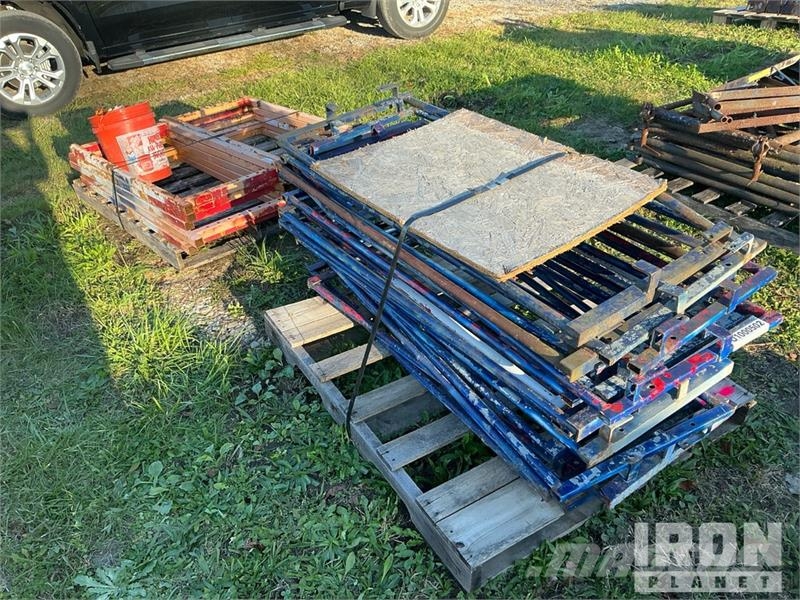 Quantity of (2) Pallets of End Gates for Scaffoldi Gradbeni odri