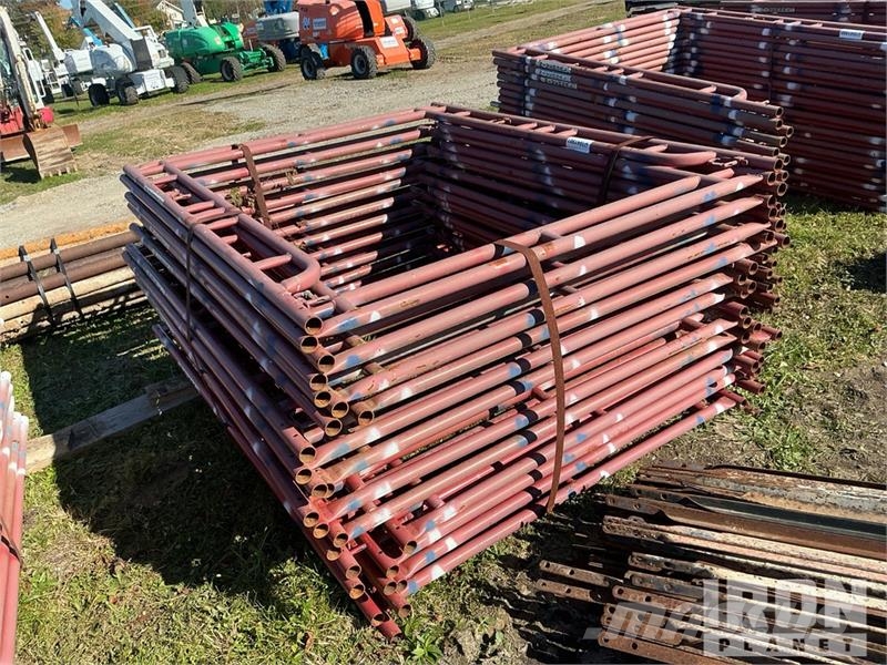 Quantity of (2) Pallets of (50) Braces and (25) Pa Equipamento de andaimes