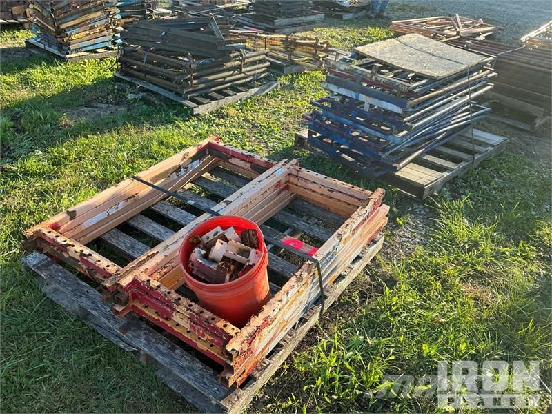 Quantity of (2) Pallets of End Gates for Scaffoldi Gradbeni odri