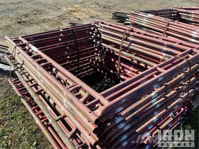 Quantity of (2) Pallets of (50) Braces and (25) Pa Equipamento de andaimes