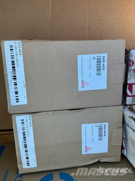  Quantity of (2) Pallets of Miscellaneous Air And H Transport Sonstige