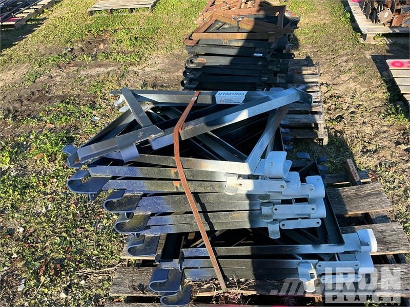 Quantity of (2) Pallets of Outriggers for Scaffold Equipamento de andaimes