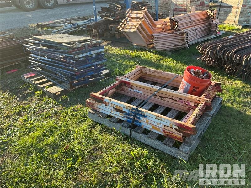 Quantity of (2) Pallets of End Gates for Scaffoldi Gradbeni odri