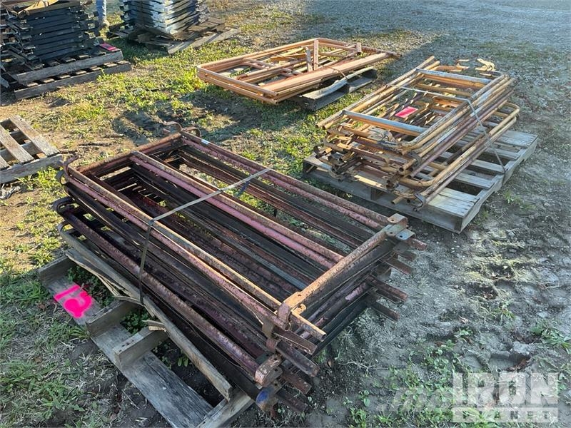 Quantity of (2) Pallets of End Gates for Scaffoldi Gradbeni odri