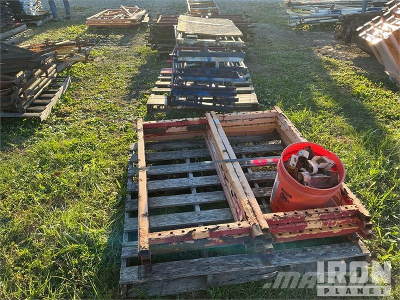 Quantity of (2) Pallets of End Gates for Scaffoldi Gradbeni odri