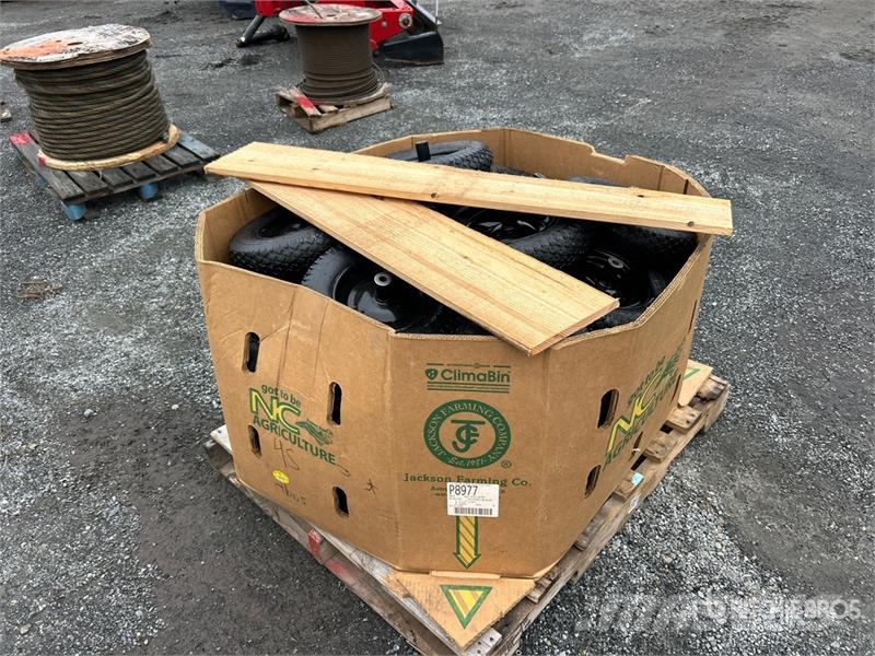 Quantity of (2) Pneumatic Wheelbarrow Tires 轮胎、车轮、轮圈