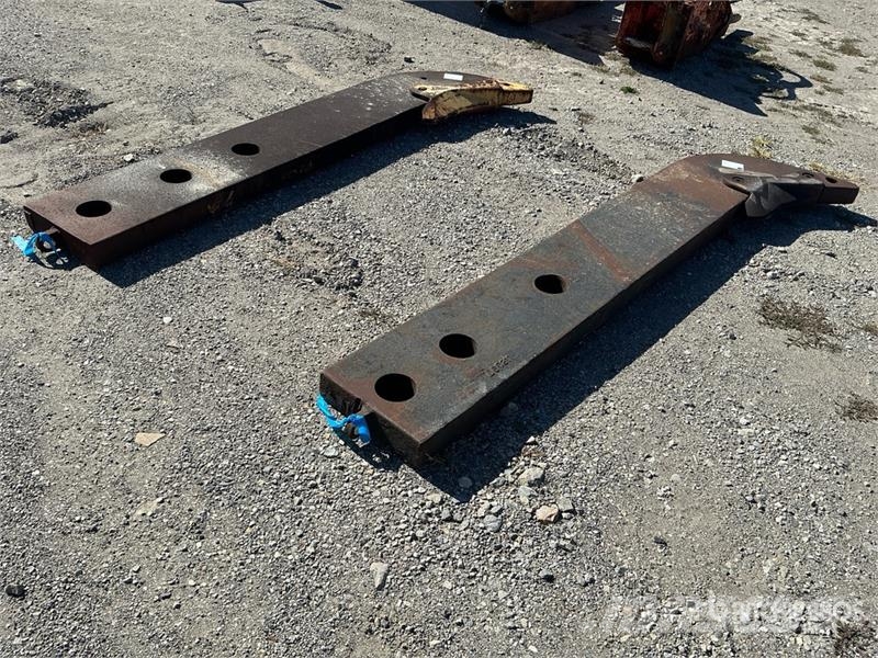  Quantity of (2) Ripper Shanks Ripper Shank - Fits  Outros componentes