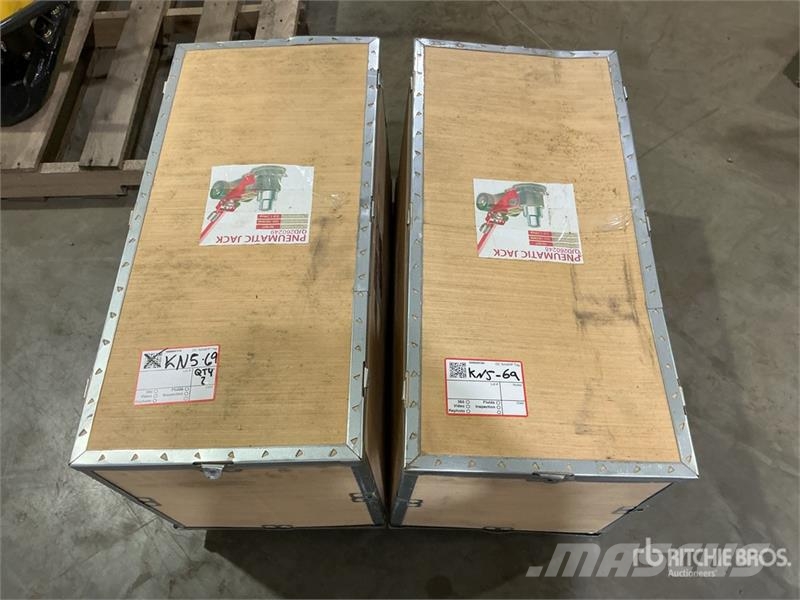 Quantity of (2) STARVOX JB80T 80 ton Pneumatic/Hy 其他