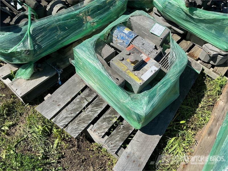 Quantity of (2) Tirak XE701P Electric Construction مكونات أخرى
