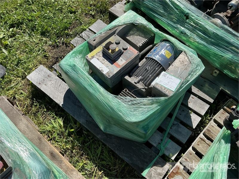 Quantity of (2) Tirak XE701P Electric Construction مكونات أخرى