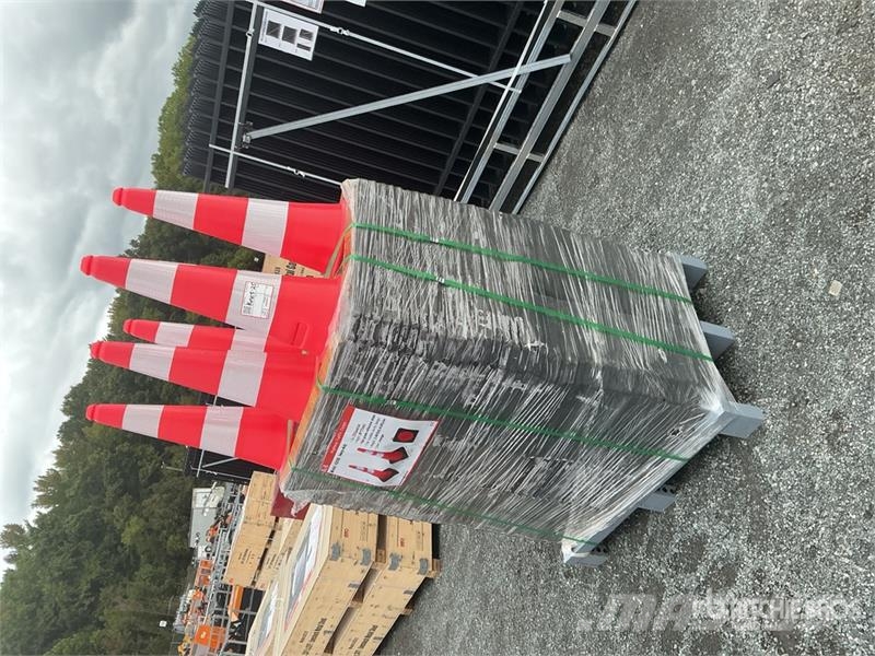Quantity of (250) MTO A2250 28 in Traffic Cones ( vamzdžių klotuvų buldozeriai