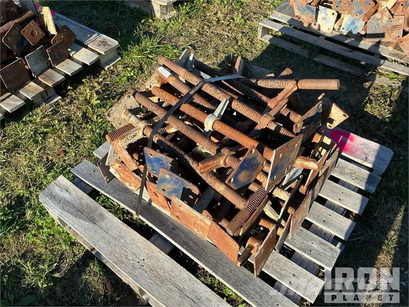  Quantity of (3) Pallets of Screw Jacks for Scaffol Scaffolding equipment
