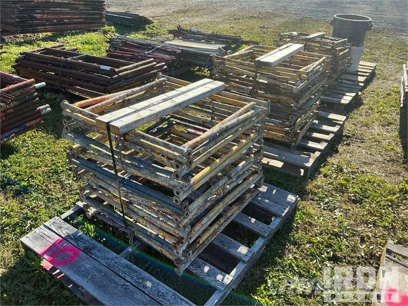 Quantity of (3) Pallets of 30 Mortar Stands 其他