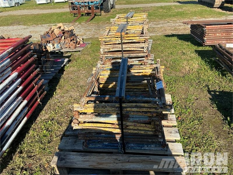 Quantity of (3) Pallets of 30 Mortar Stands 其他