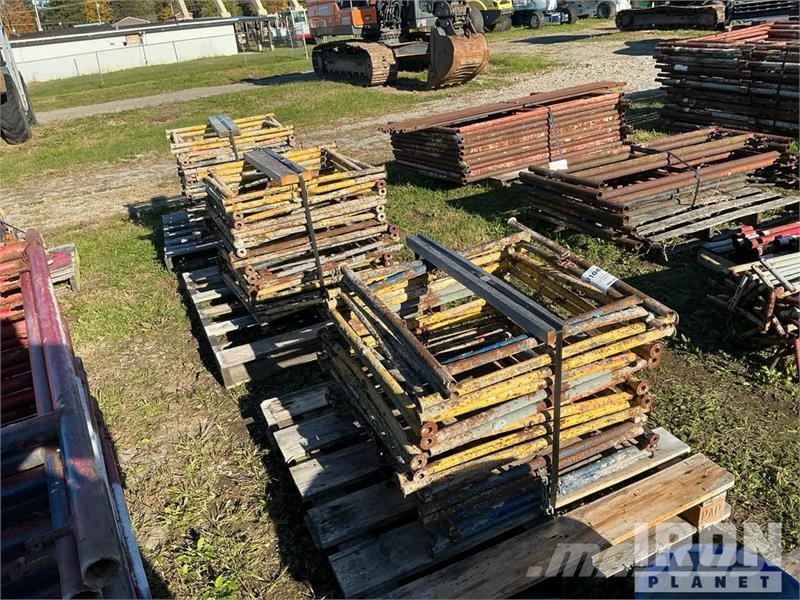Quantity of (3) Pallets of 30 Mortar Stands 其他