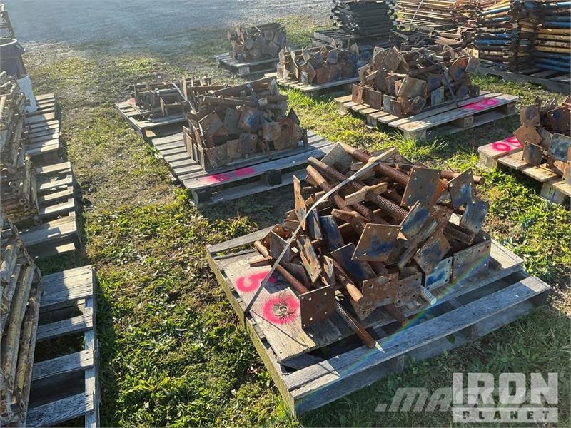  Quantity of (3) Pallets of Screw Jacks for Scaffol Scaffolding equipment