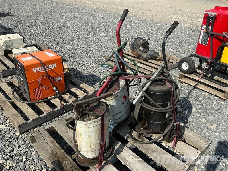  Quantity of (3) Portable Greasing Units مكونات أخرى
