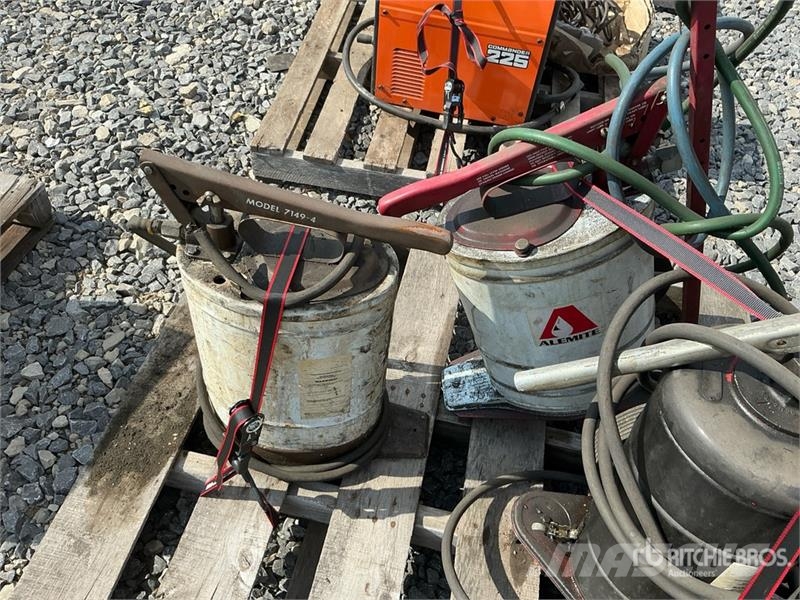  Quantity of (3) Portable Greasing Units مكونات أخرى