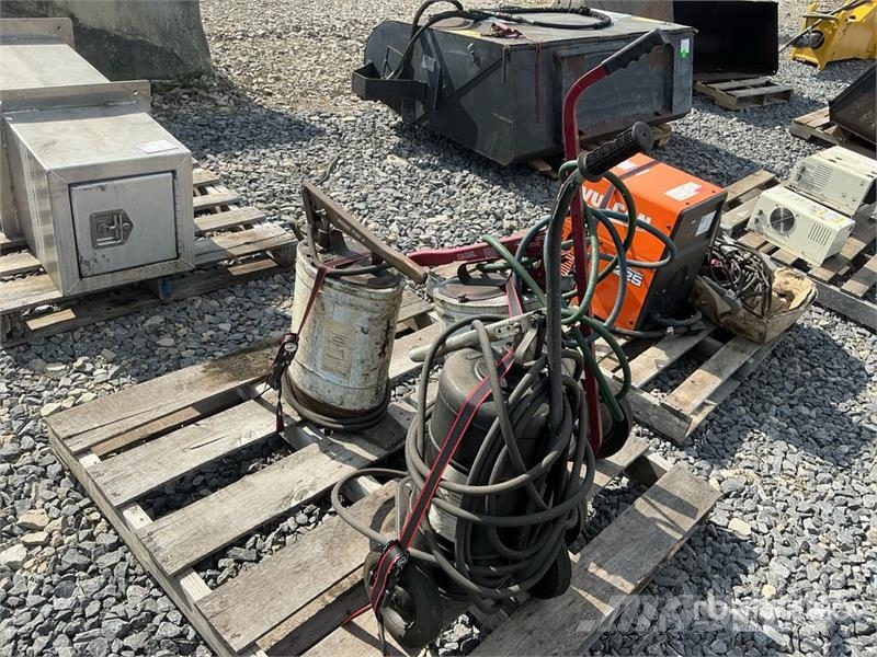  Quantity of (3) Portable Greasing Units مكونات أخرى
