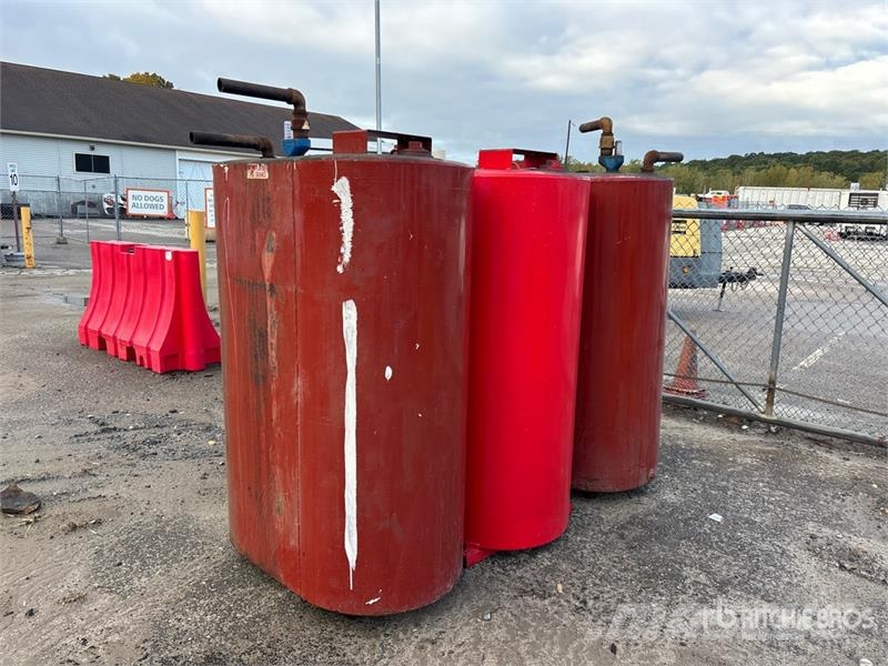 Quantity of (3) Schaeffers 330 gal oil Tank صهاريج الوقود والصهاريج الإضافية