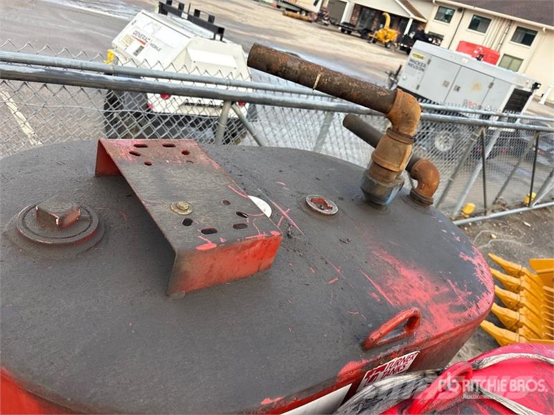 Quantity of (3) Schaeffers 330 gal oil Tank صهاريج الوقود والصهاريج الإضافية