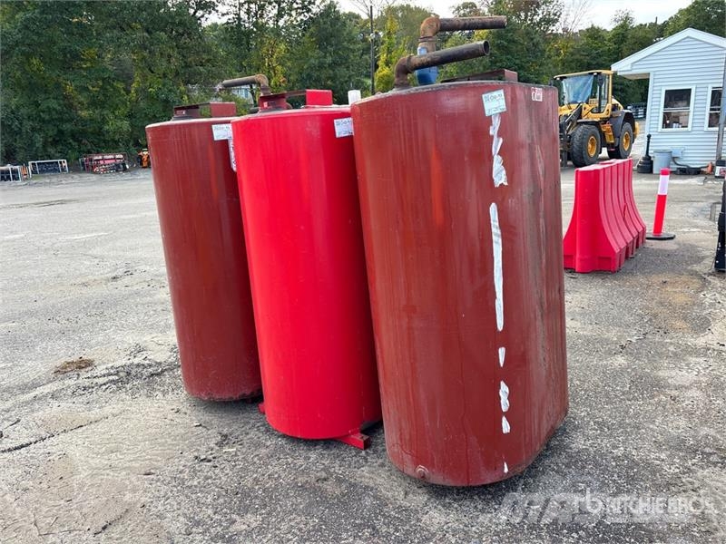Quantity of (3) Schaeffers 330 gal oil Tank صهاريج الوقود والصهاريج الإضافية