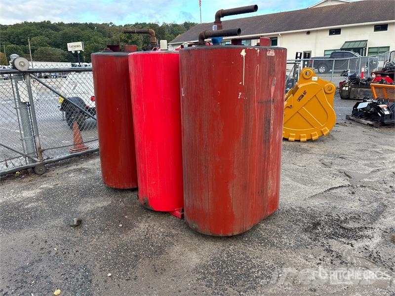 Quantity of (3) Schaeffers 330 gal oil Tank صهاريج الوقود والصهاريج الإضافية
