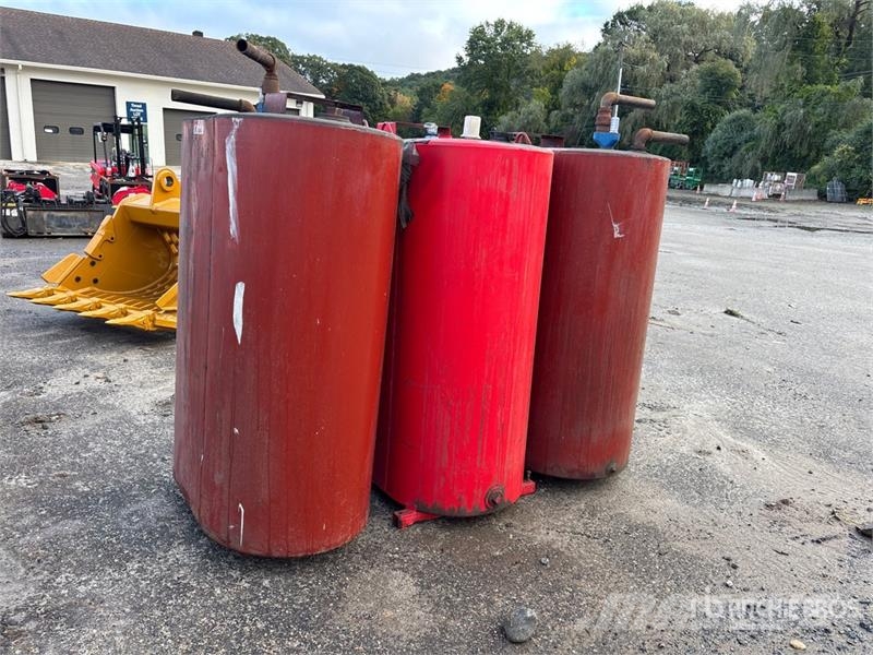Quantity of (3) Schaeffers 330 gal oil Tank صهاريج الوقود والصهاريج الإضافية