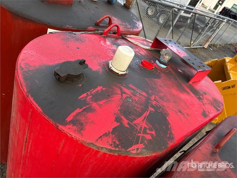 Quantity of (3) Schaeffers 330 gal oil Tank صهاريج الوقود والصهاريج الإضافية