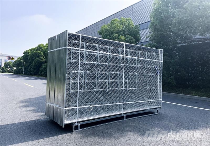 Quantity of (32) MTO A1830 10 ft x 6 ft Chain Lin Other components