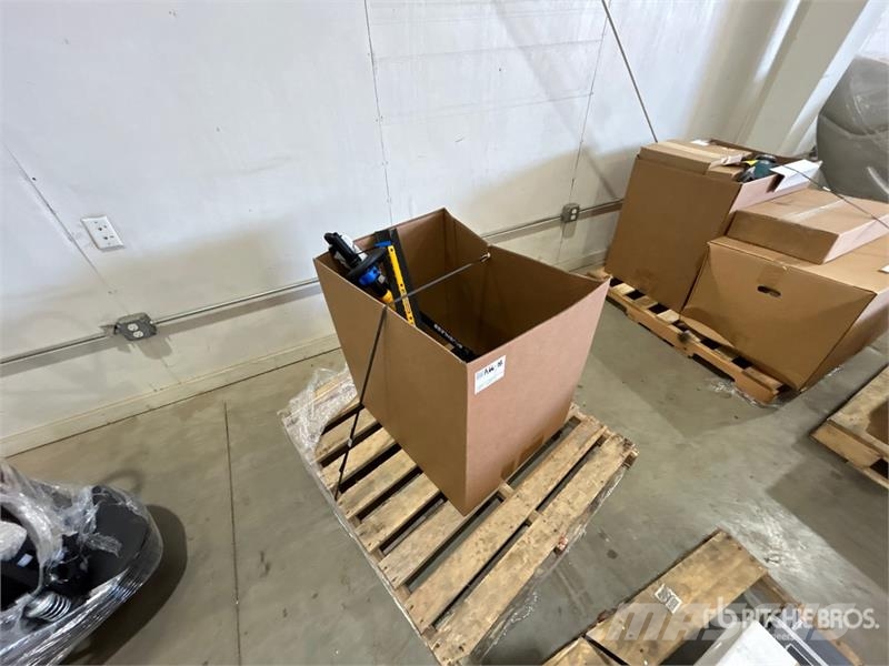 Quantity of (4) 6 pc Cub Cadet Tool Kit Outros componentes